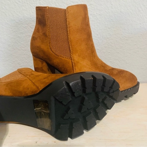 Women New Tan Faux Suede Heeled Boots With Elastic Band - Picture 5 of 7